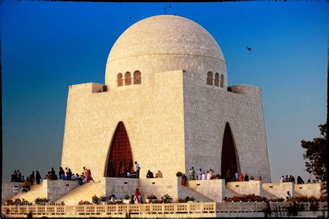 Quaid-e-Azam Mausoleum: Chạm vào lịch sử và chiêm ngưỡng kiến trúc đồ sộ!