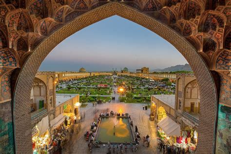 Shahzadeh Ahmad Mausoleum: Một Kiệt Tác Kiến Trúc Isfahan Cổ Kính và Lịch Sử Hào Quang!