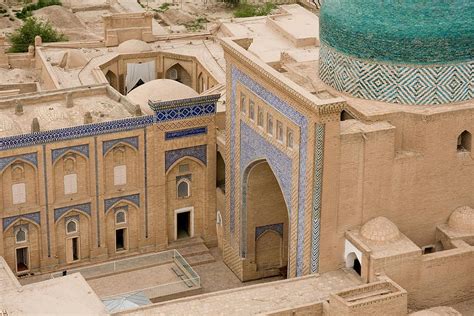 Shahzadeh Mahmud Mausoleum: Nơi Nghỉ Ngơi Hồn Immortals của Vua Safavid và Kiến Trúc Khả Quan